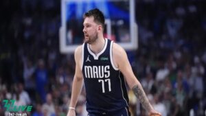 Ang larawang ito ay pinapakita ang isang professional na NBA player na si Luka Doncic para sa 2024-2025 NBA Odd sa Predictions